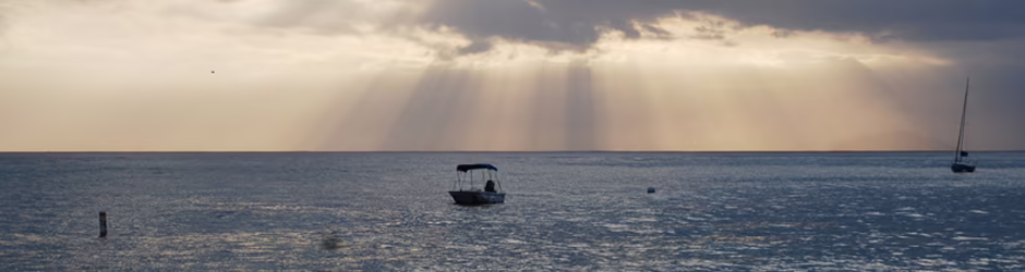 Ozean mit Schiff