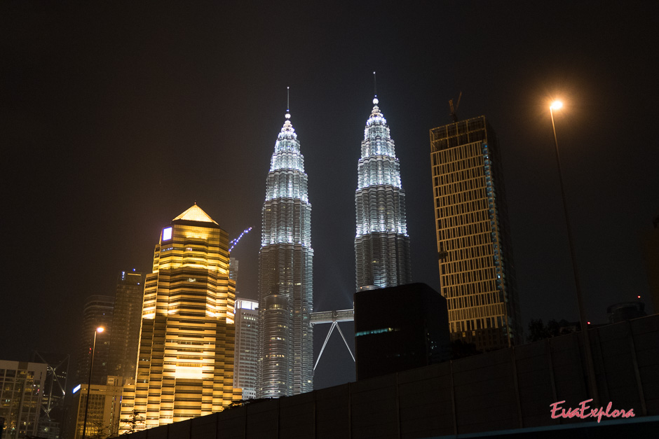 die berühmtesten Türme Kuala Lumpurs bei Nacht